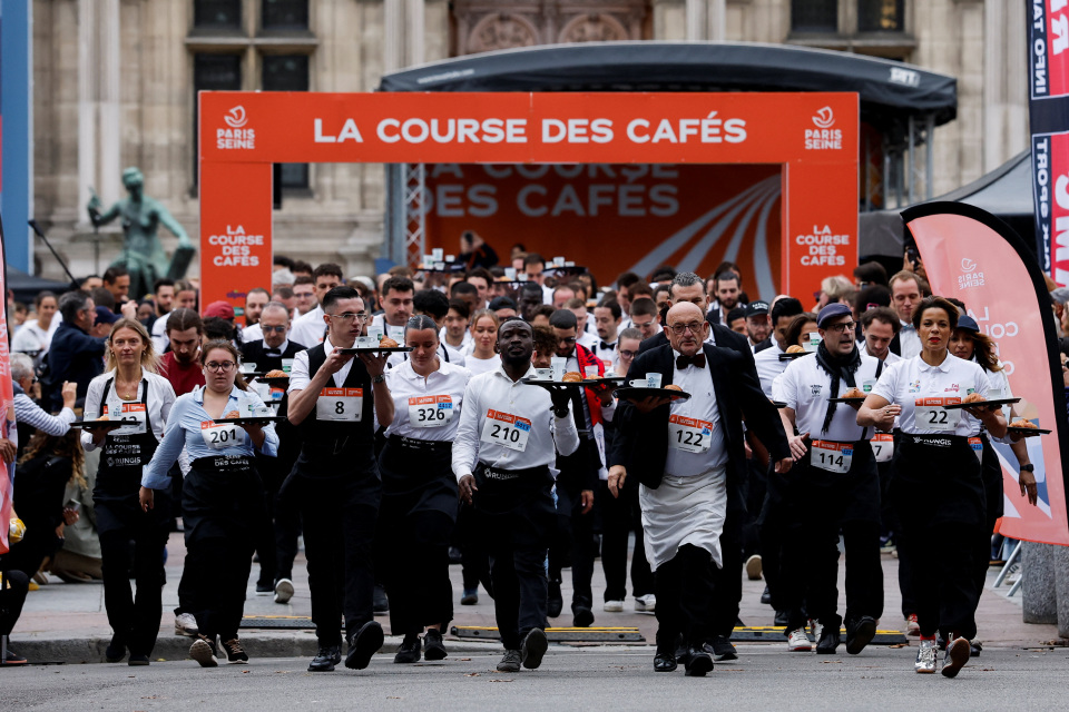 路透, AA, src 路透, AA, src