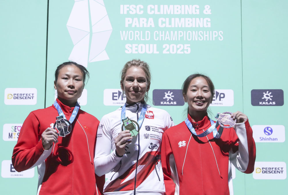 本届世锦赛, 她就爬出, 人进入八强