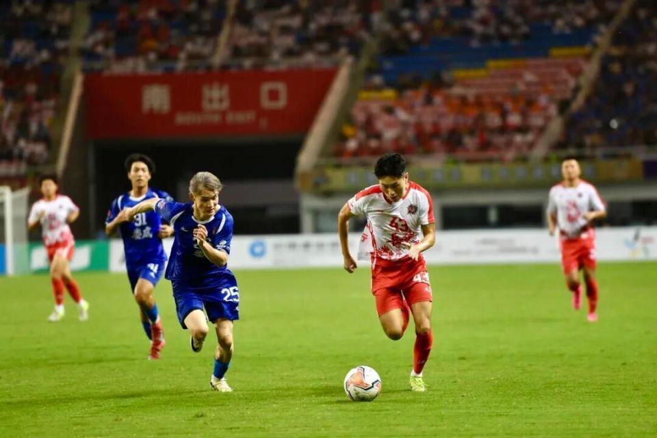 是从接受安, 联赛如火如